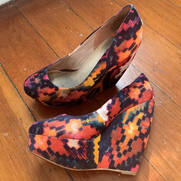 Aldo Hellendoorn Wedges - Aztec/Ikat - Picture 1 of 2